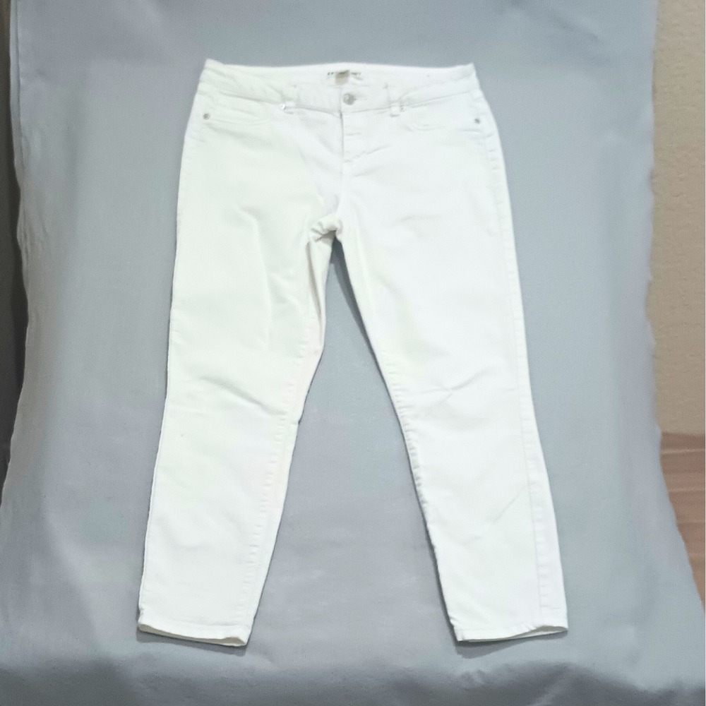 Artisan NY Women's White Denim Jeans Size 10 Ankle 5-Pocket Button Zip